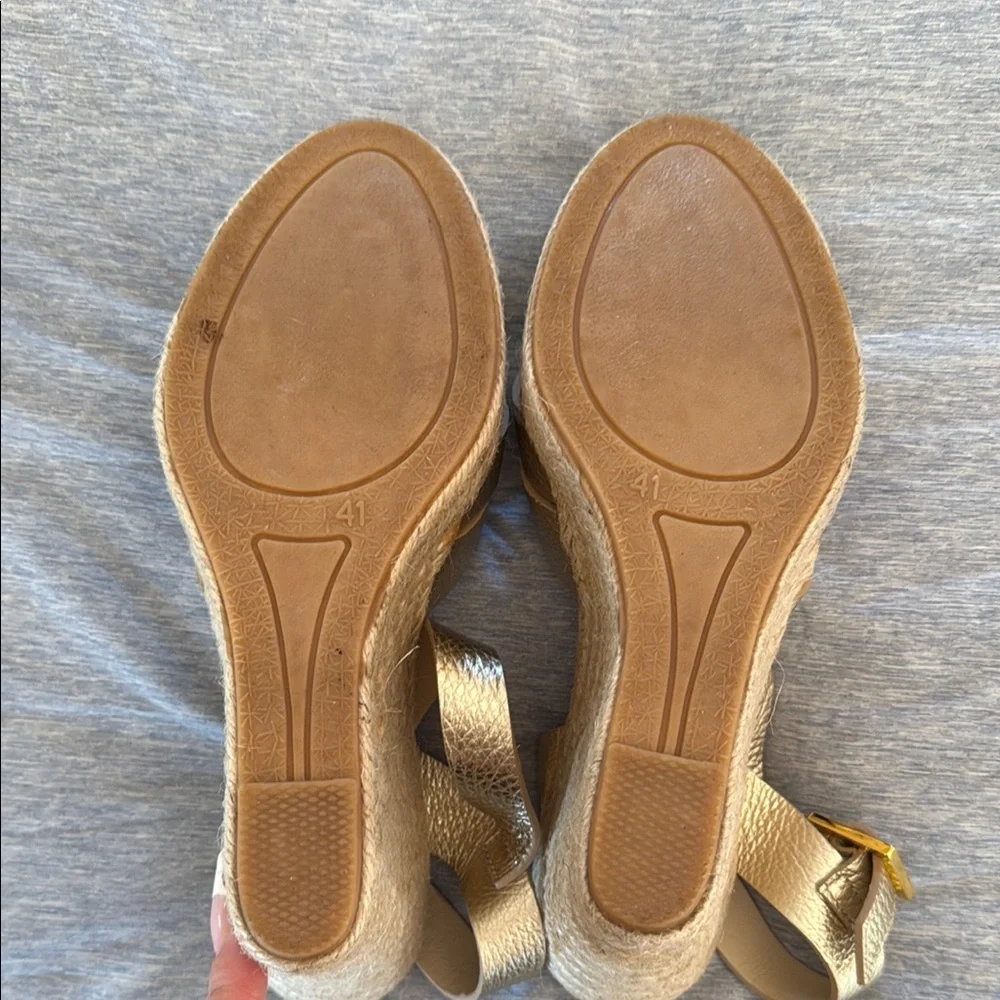 Ted Baker versatile comfort features